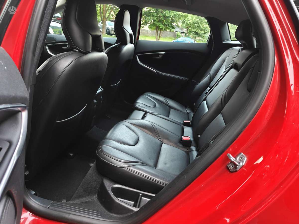 Volvo V40, 2.0 l., hatchback