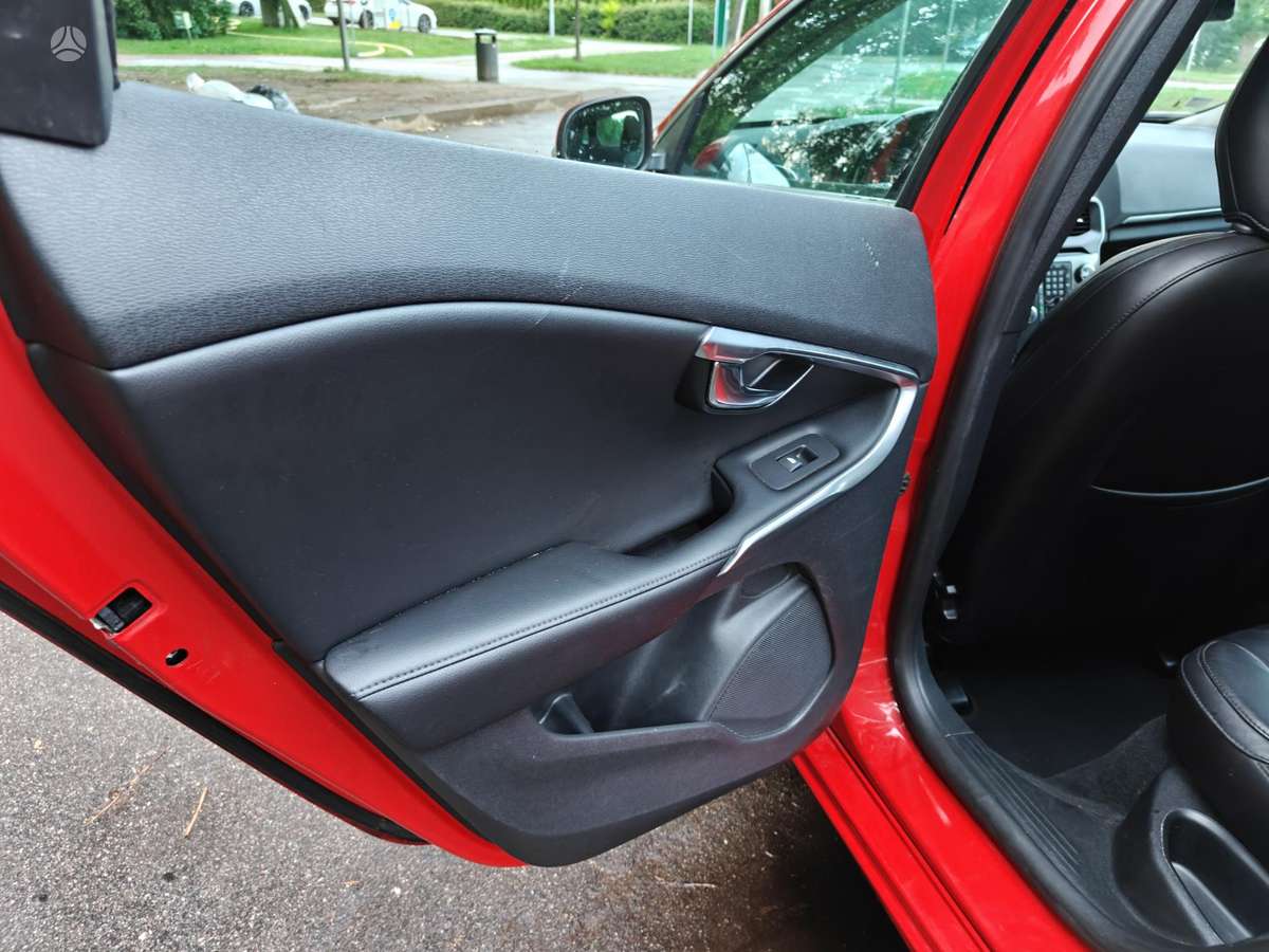 Volvo V40, 2.0 l., hečbekas