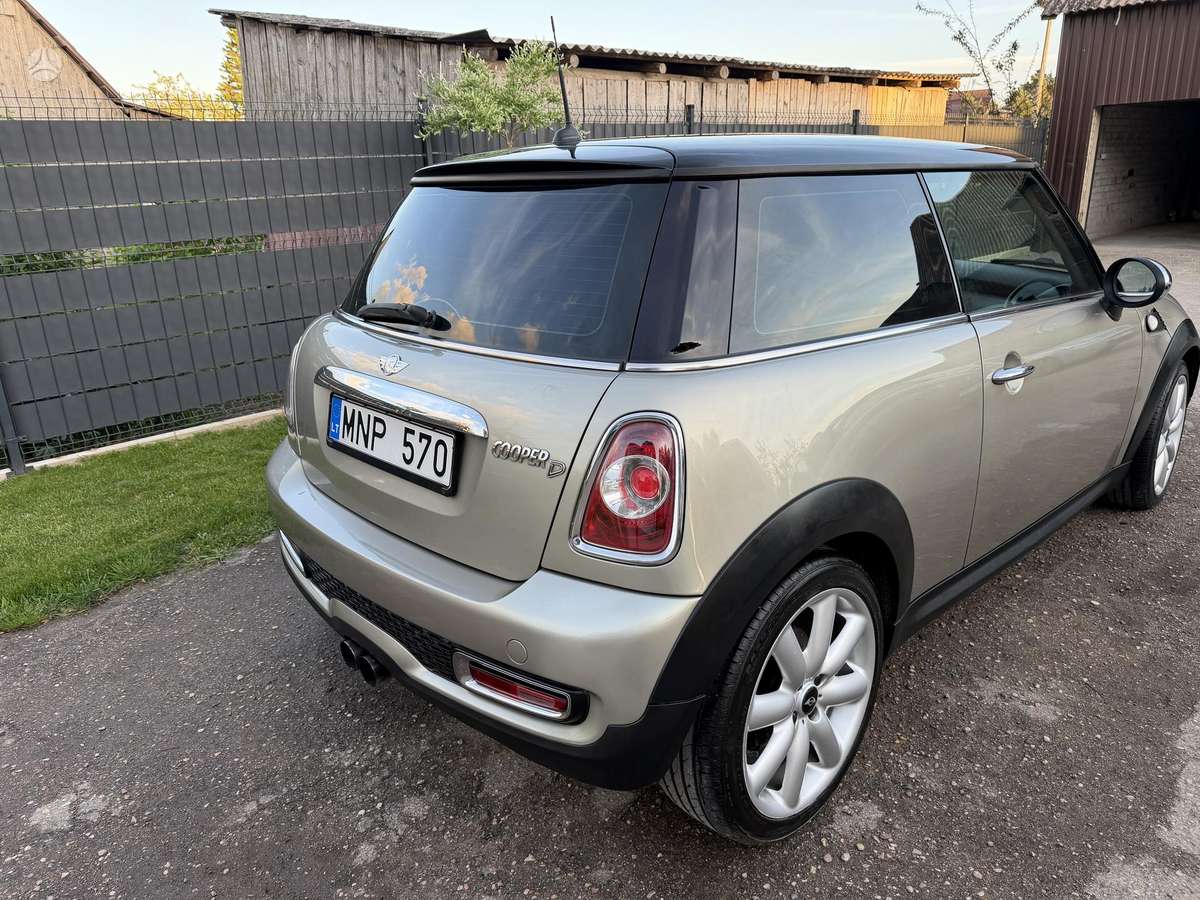Mini Cooper, 1.6 l., hatchback