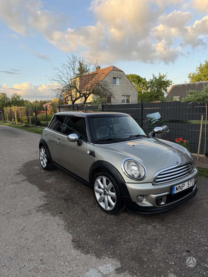 Mini Cooper, 1.6 l., hatchback