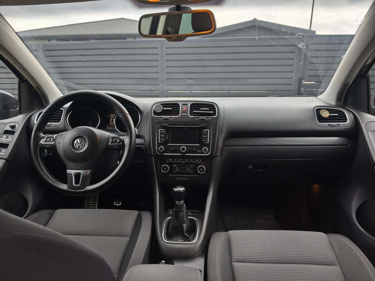 Volkswagen Golf - 10