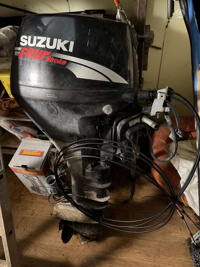 Suzuki DF15, four stroke outdoor motors