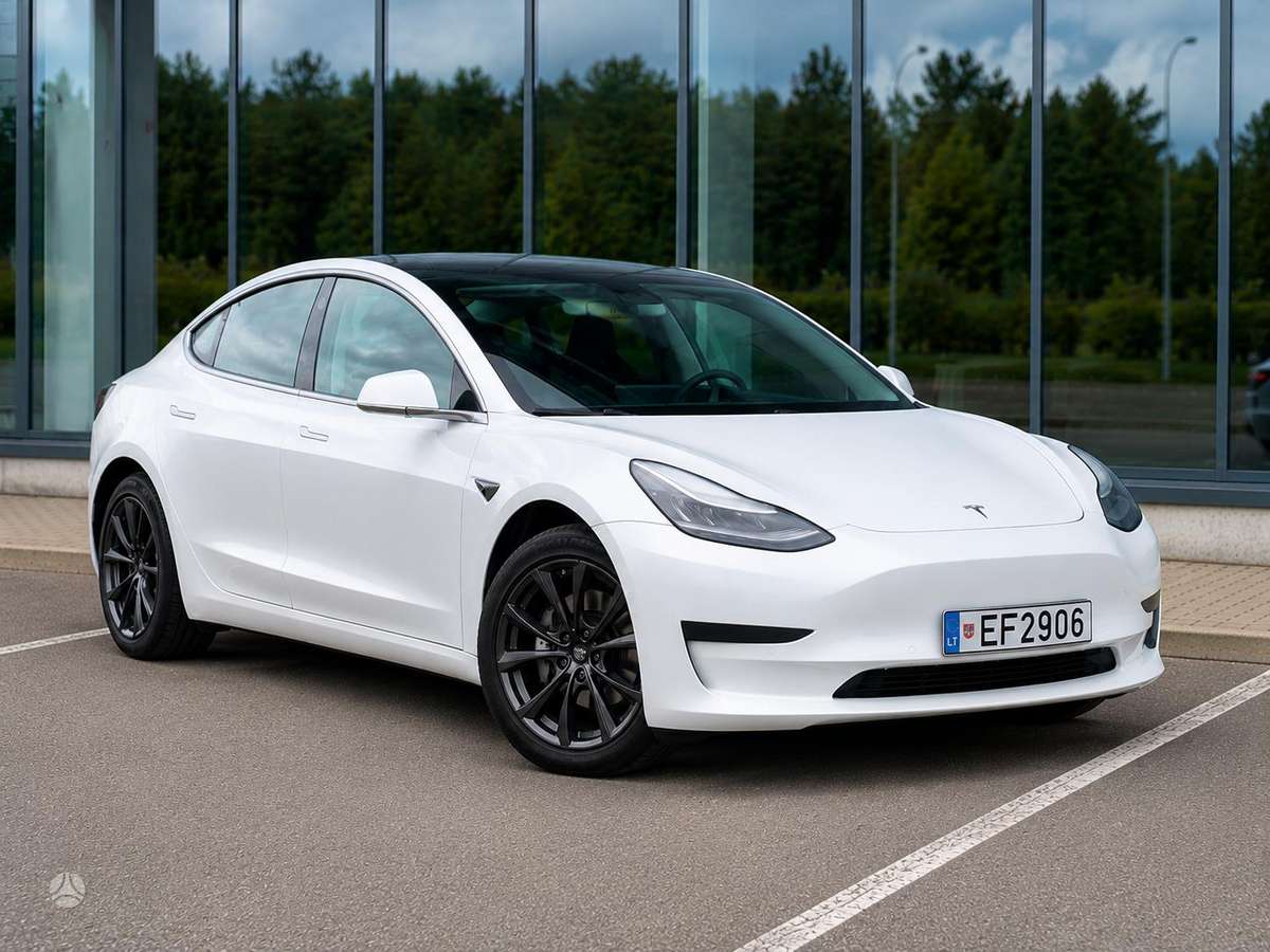 Tesla Model 3, hatchback