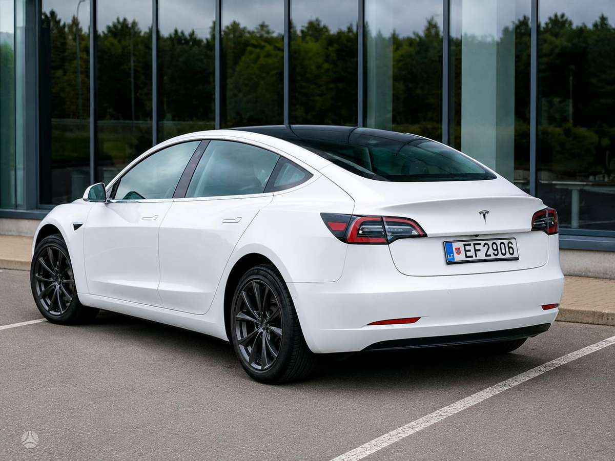 Tesla Model 3, hatchback