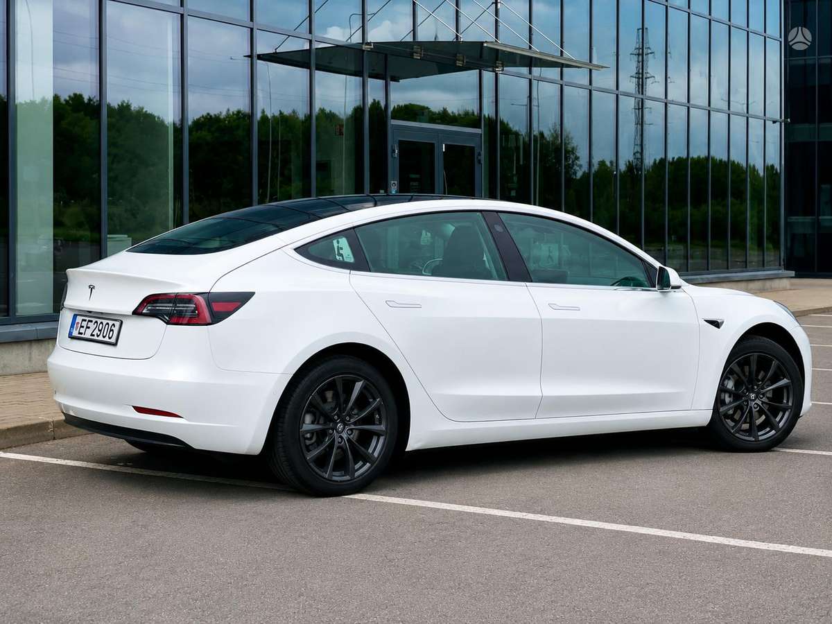 Tesla Model 3, hatchback