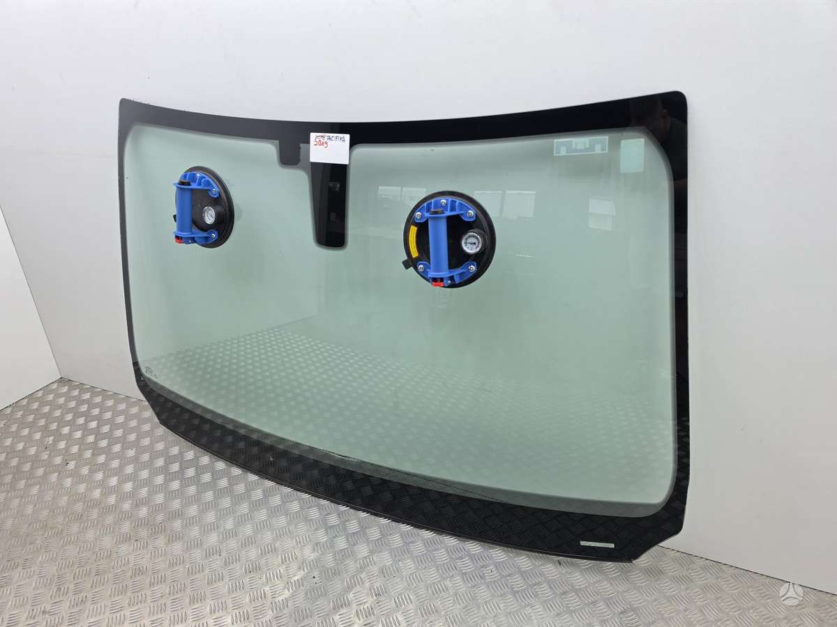 Chrysler Pacifica windows