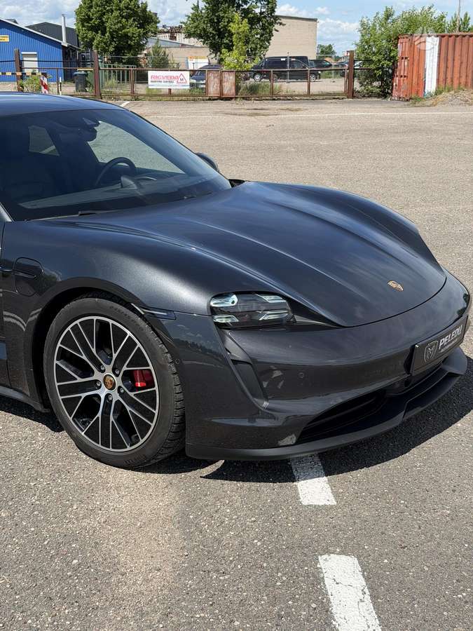 Porsche Taycan - 7