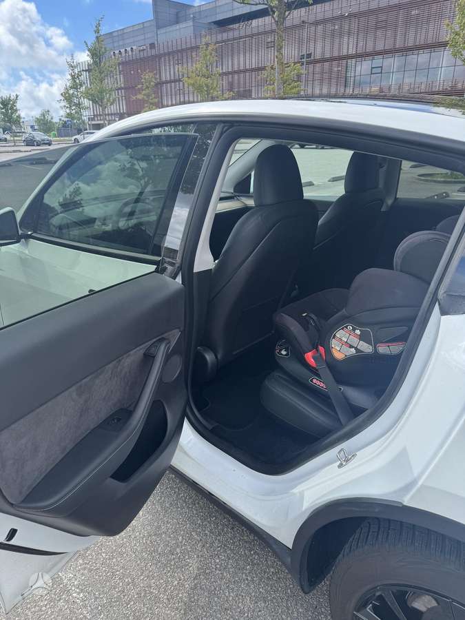 Tesla Model Y, mpv / minivan