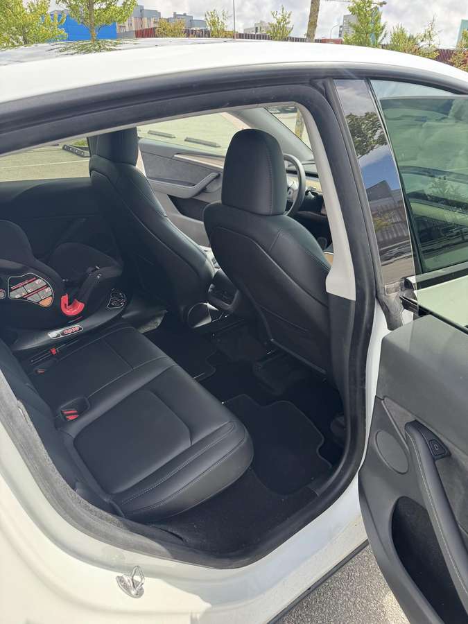Tesla Model Y, mpv / minivan