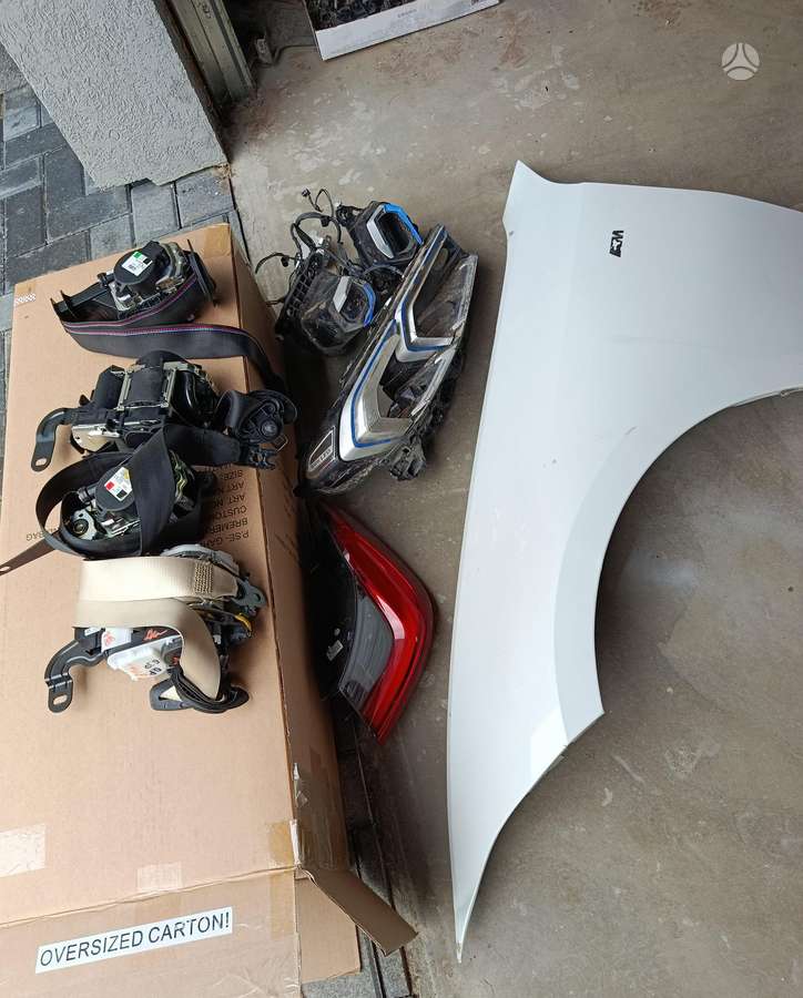 BMW 3 serija salono detalės