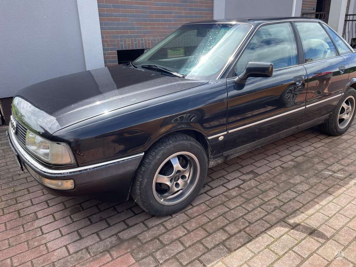 Audi 90, 2.2 l., saloon / sedan