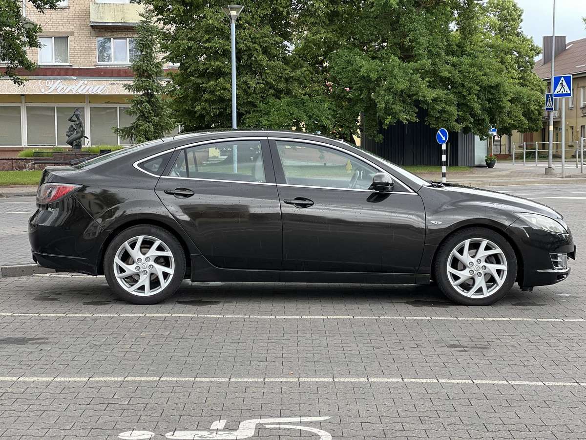 Mazda 6, 2.0 l., hatchback