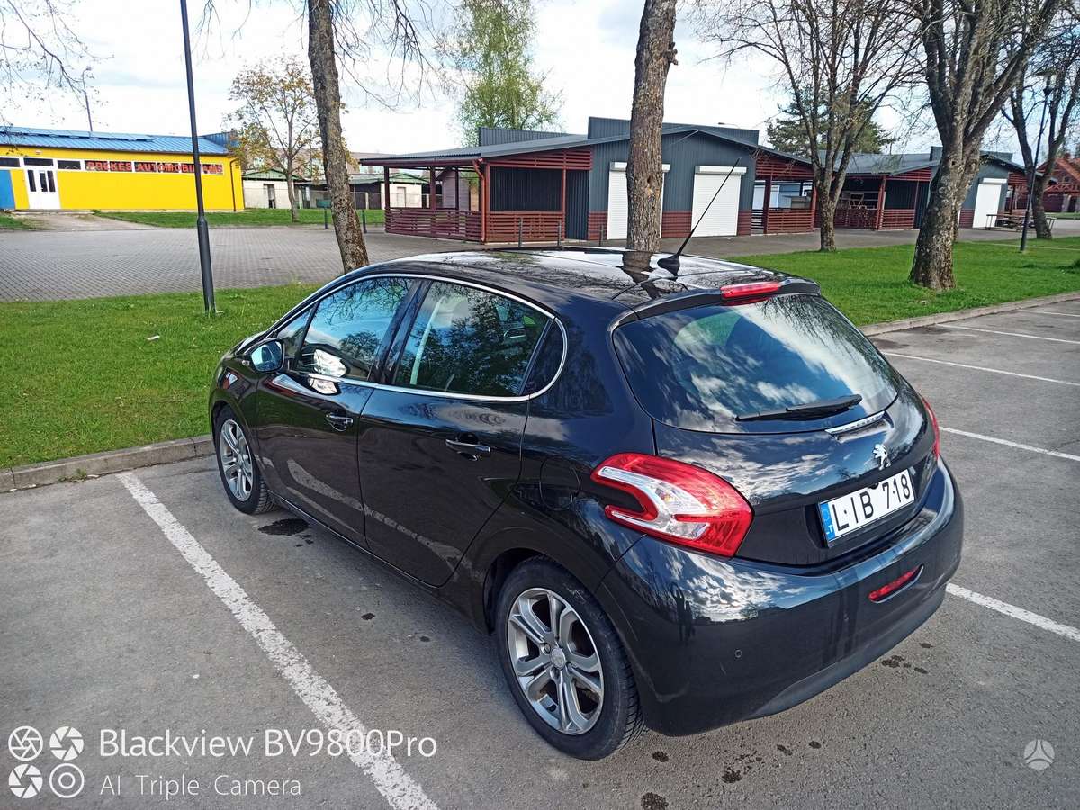 Peugeot 208 - 4