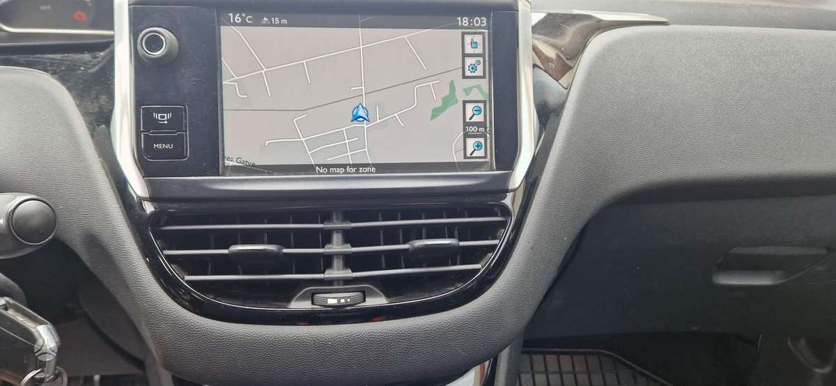 Peugeot 208 - 6