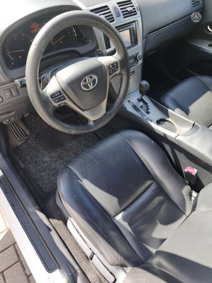Toyota Avensis - 7