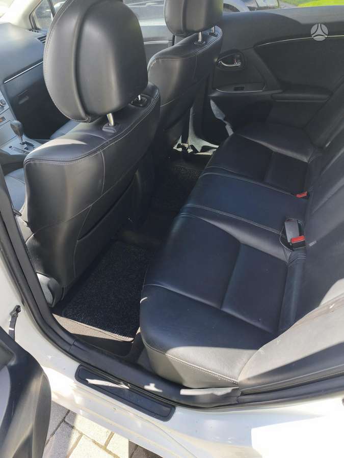 Toyota Avensis - 8