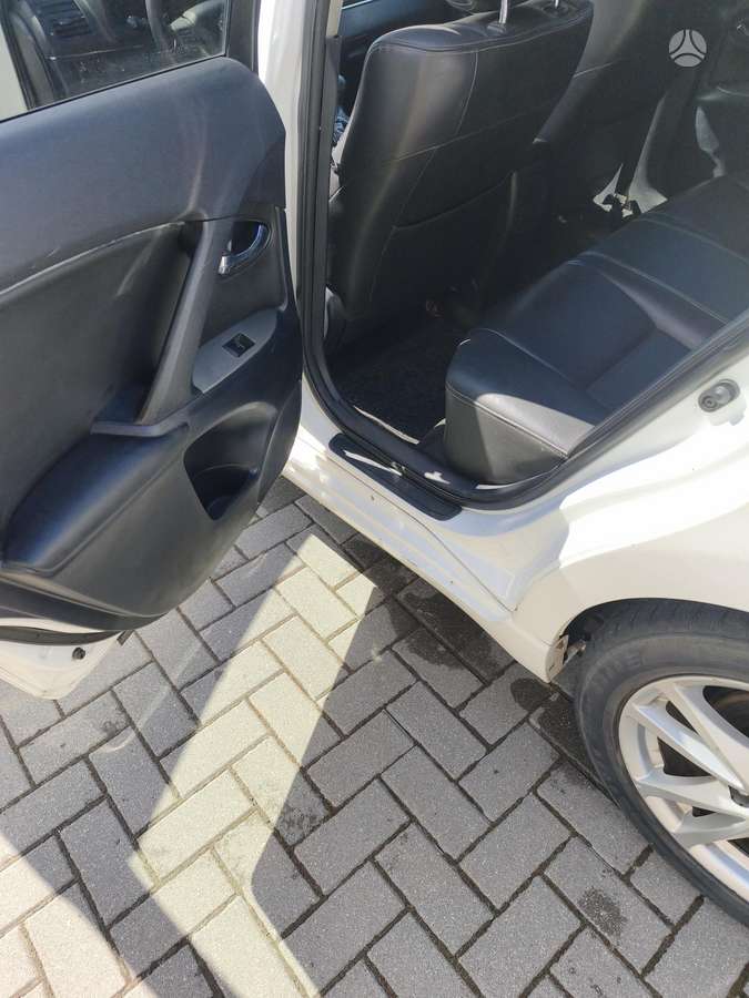 Toyota Avensis - 9