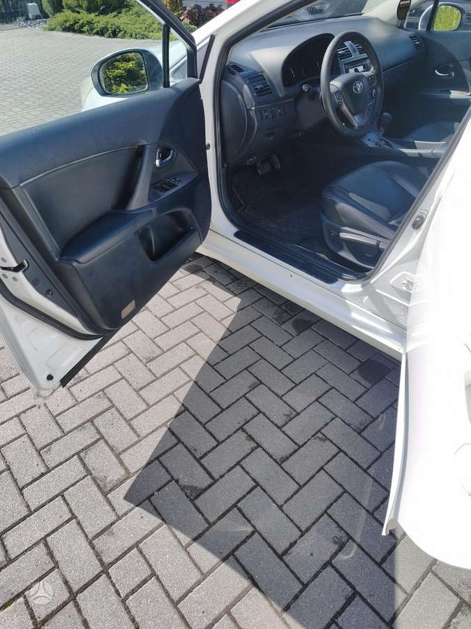 Toyota Avensis - 10