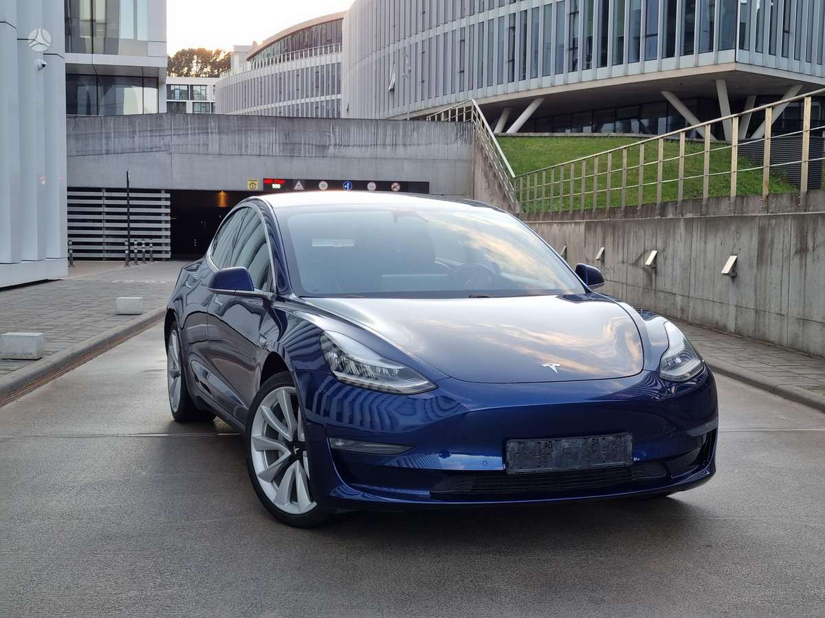 Tesla Model 3, 81 kWh, hatchback