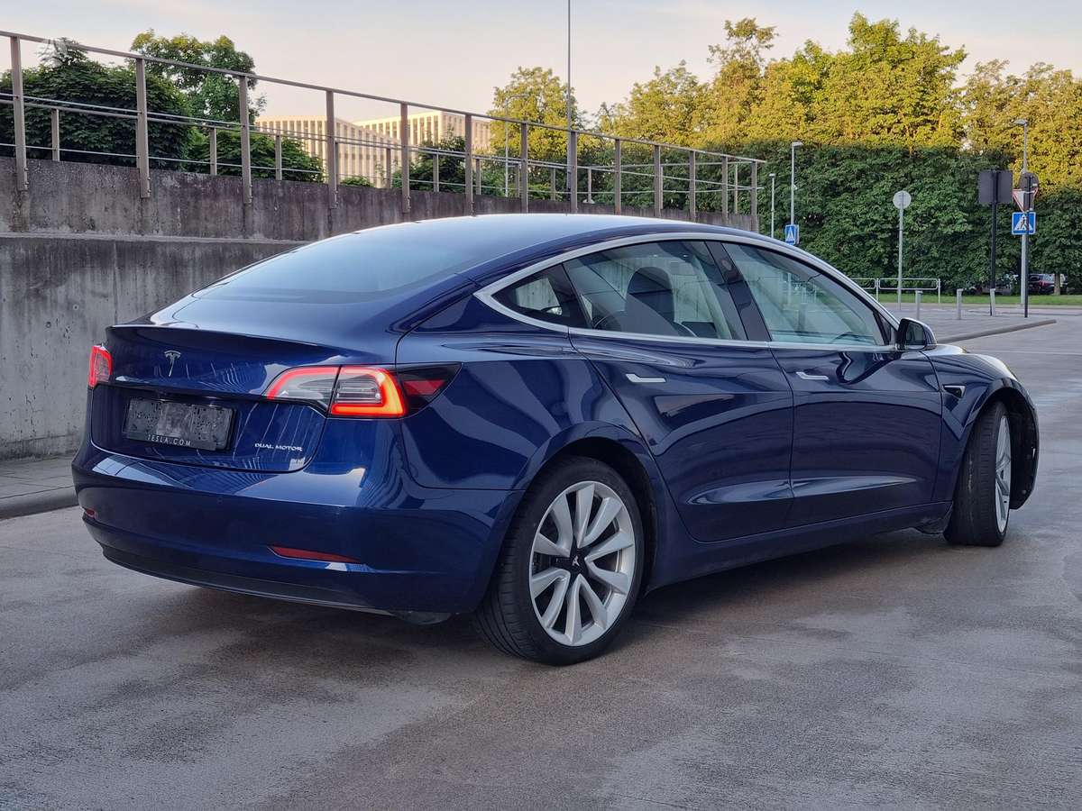 Tesla Model 3, 81 kWh, hatchback