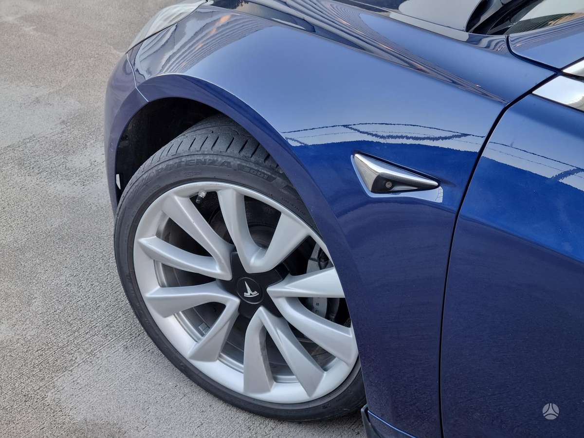 Tesla Model 3, 81 kWh, hatchback