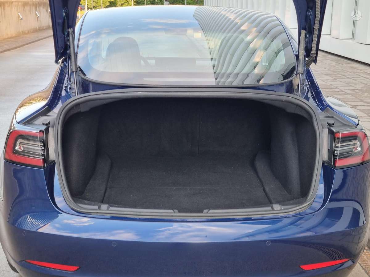 Tesla Model 3, 81 kWh, hatchback