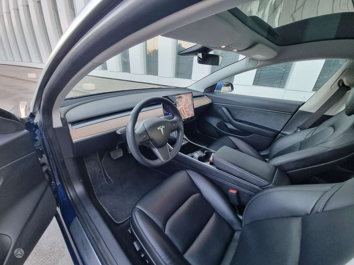 Tesla Model 3, 81 kWh, hatchback