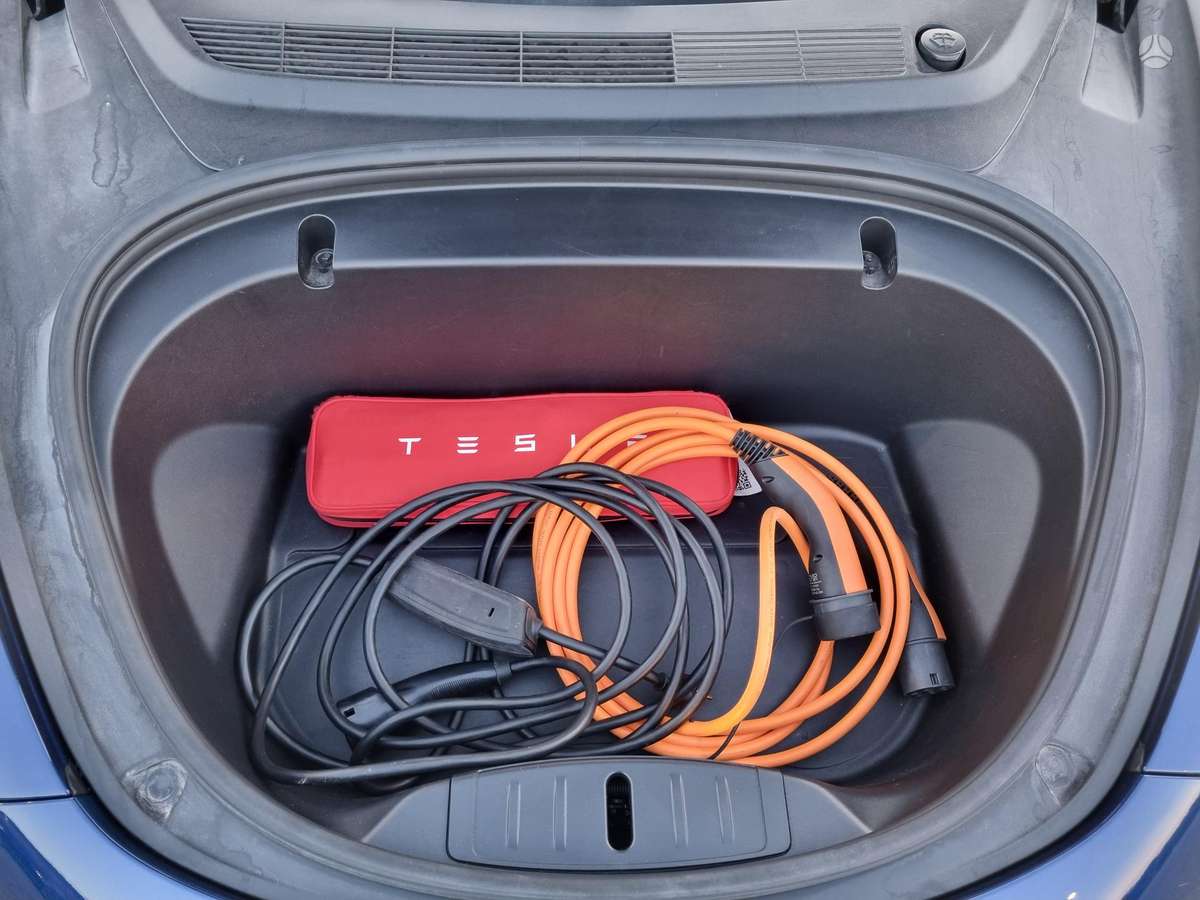 Tesla Model 3, 81 kWh, hatchback