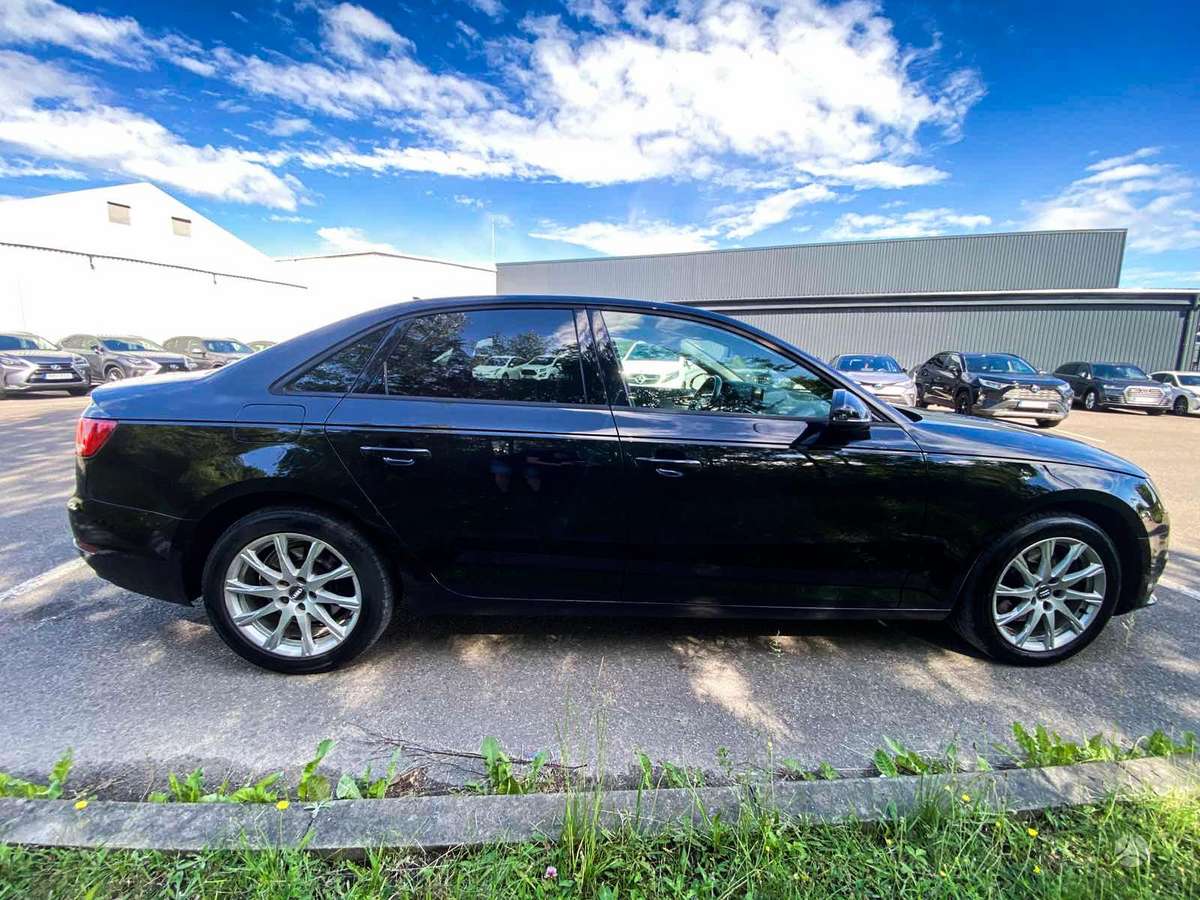 Audi A4, 2.0 l., Седан