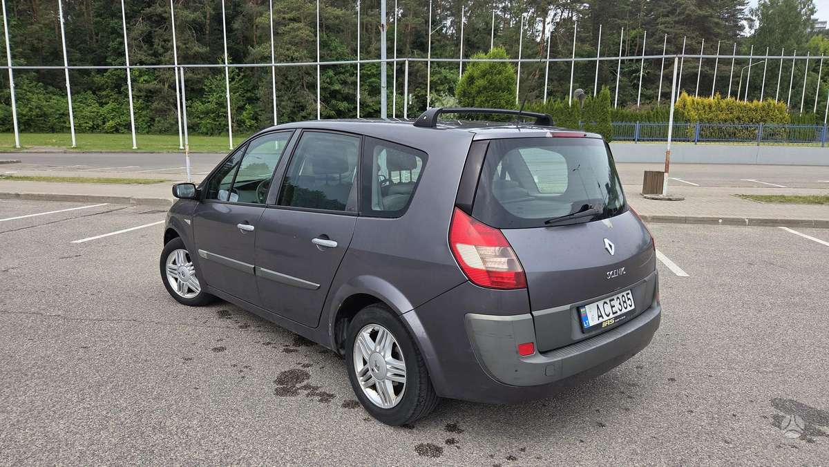 Renault Grand Scenic - 1