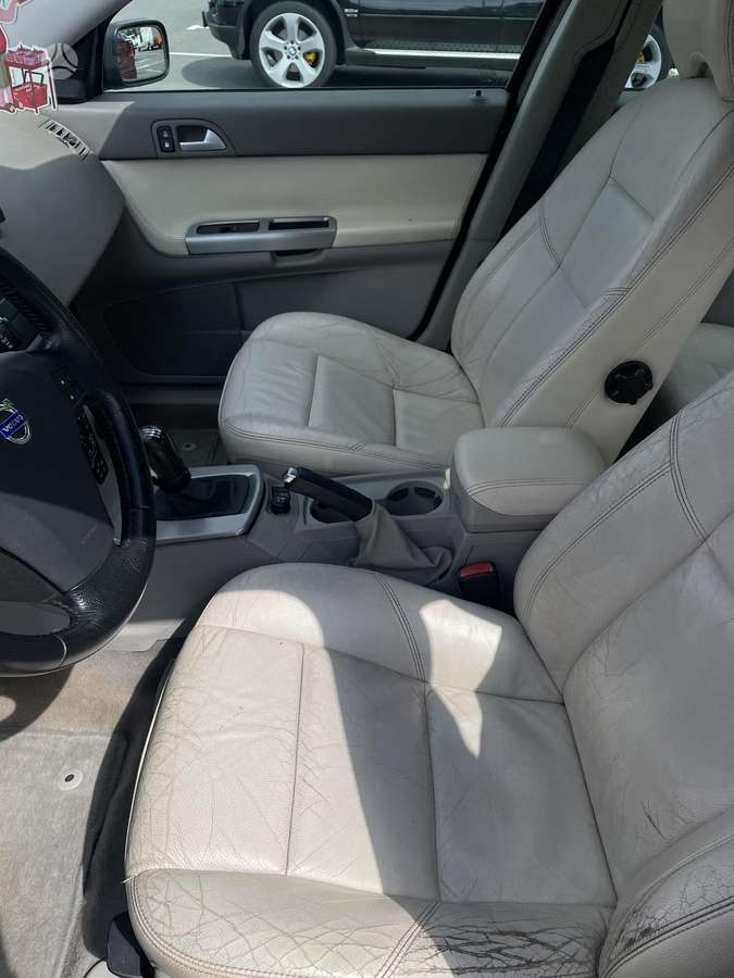 Volvo S40, 2.4 l., Седан