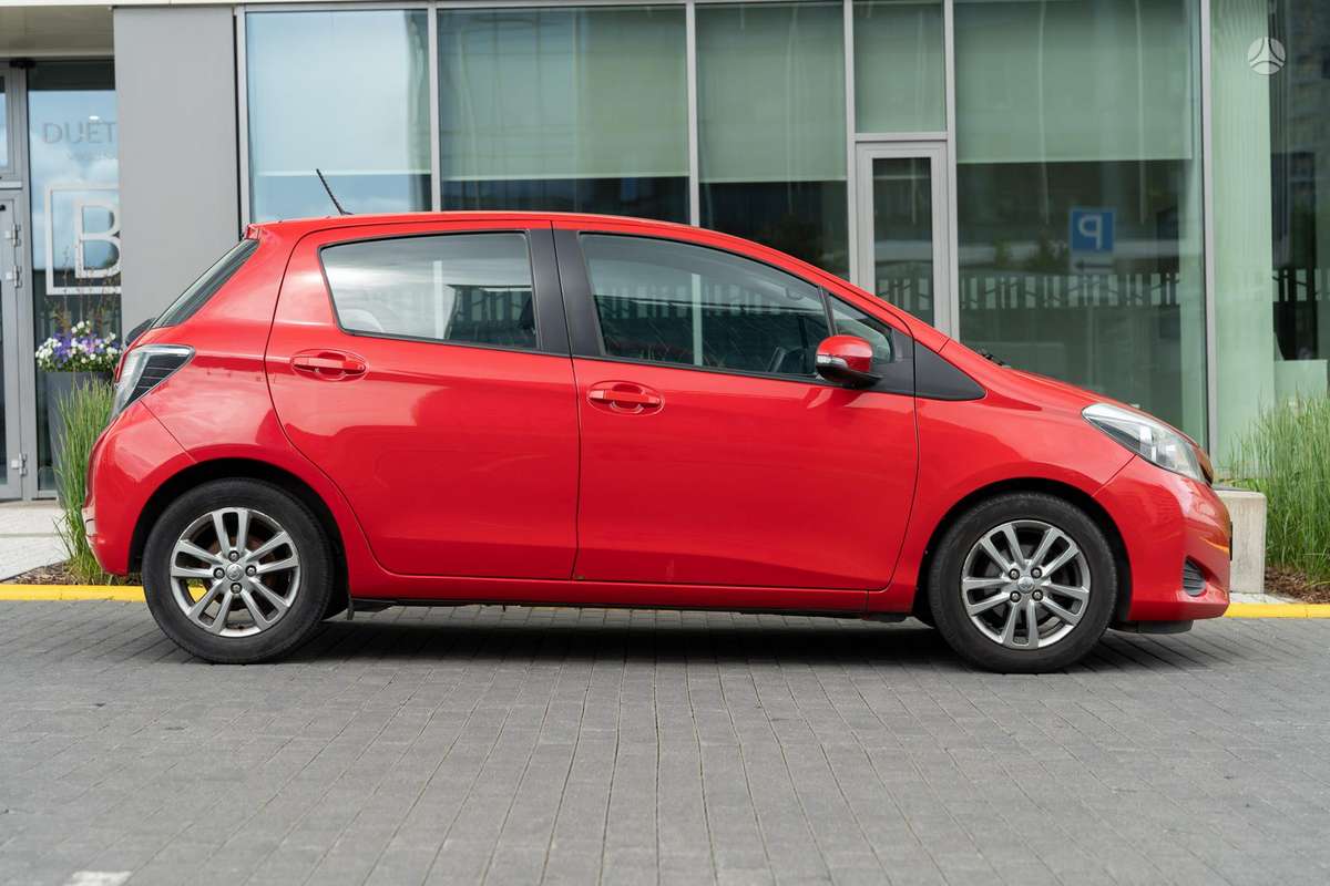 Toyota Yaris - 4