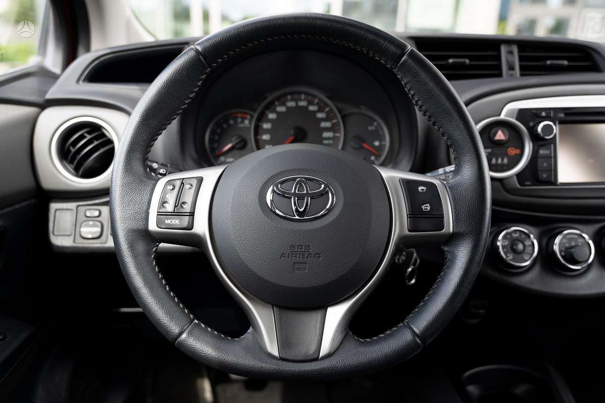 Toyota Yaris - 10