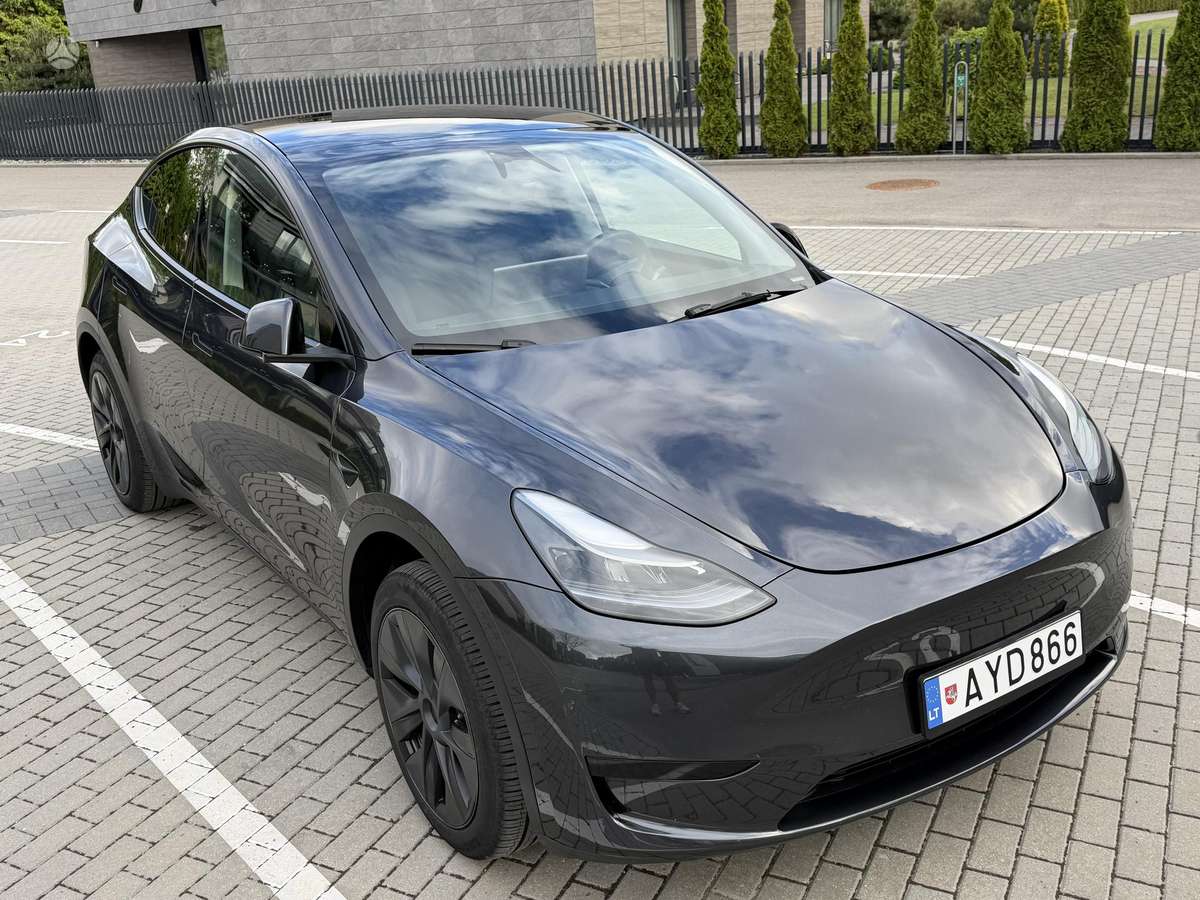 Tesla Model Y, 82 kWh, hatchback