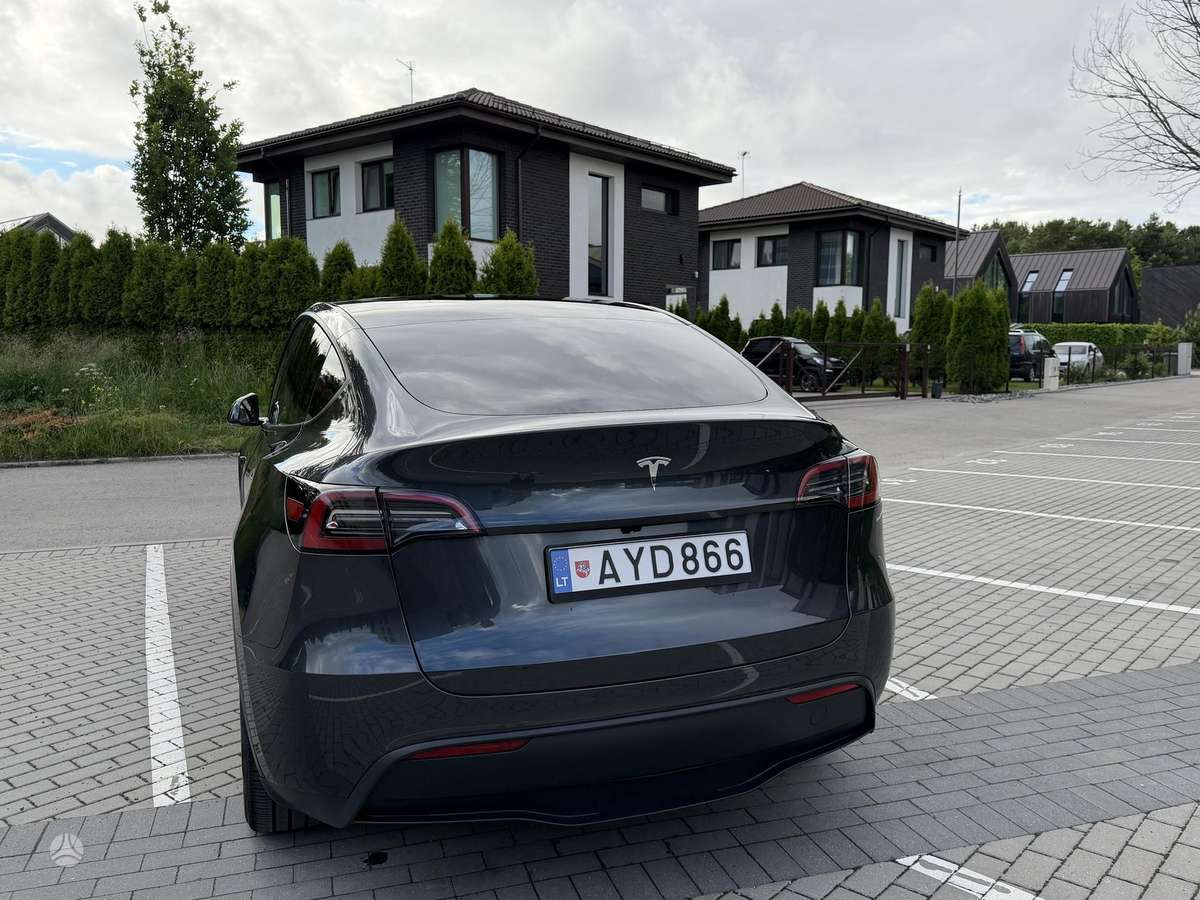 Tesla Model Y, 82 kWh, hatchback