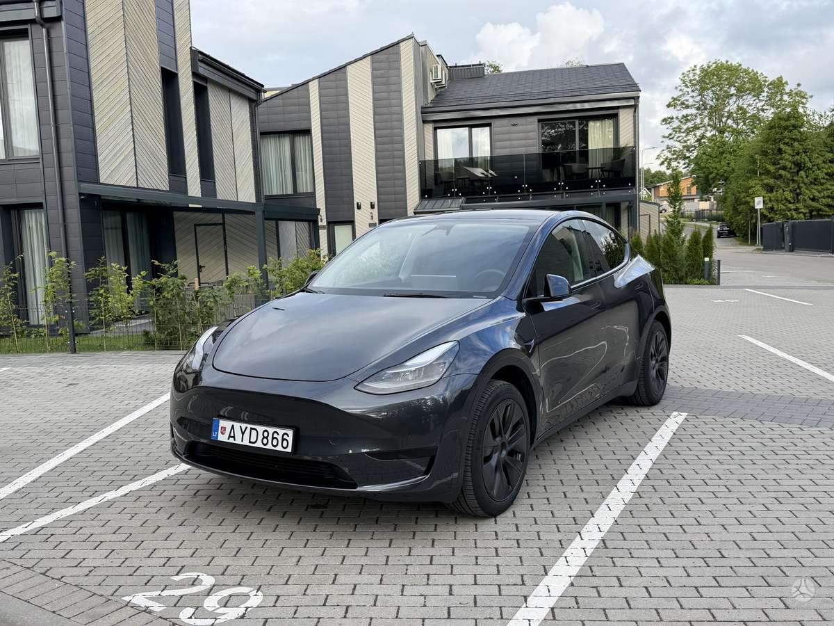 Tesla Model Y, 82 kWh, hatchback