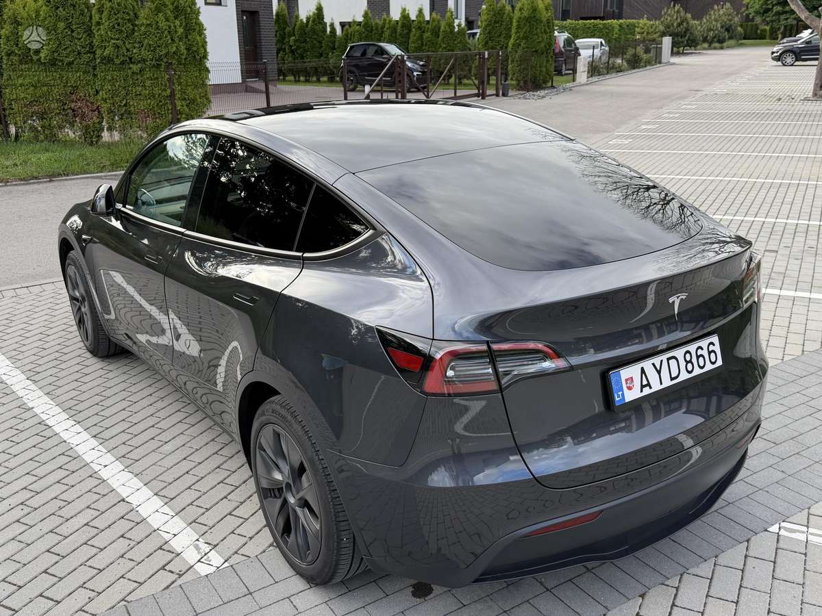 Tesla Model Y, 82 kWh, hatchback