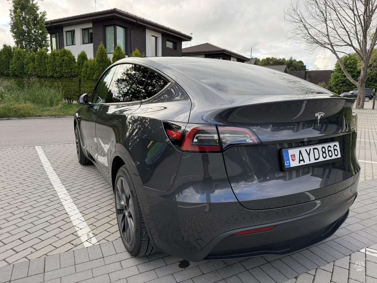 Tesla Model Y, 82 kWh, hatchback