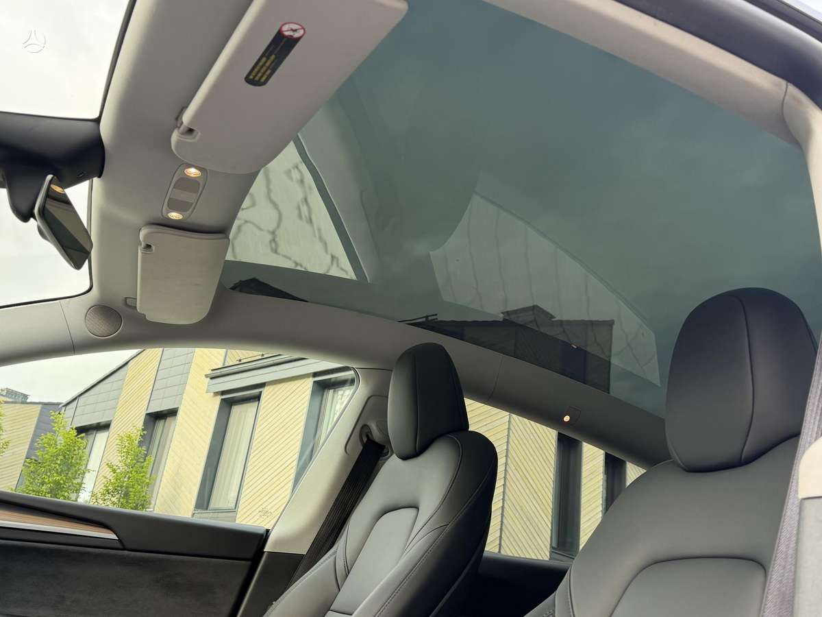 Tesla Model Y, 82 kWh, hatchback