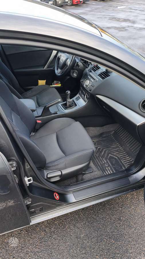 Mazda 3, 1.6 l., hatchback