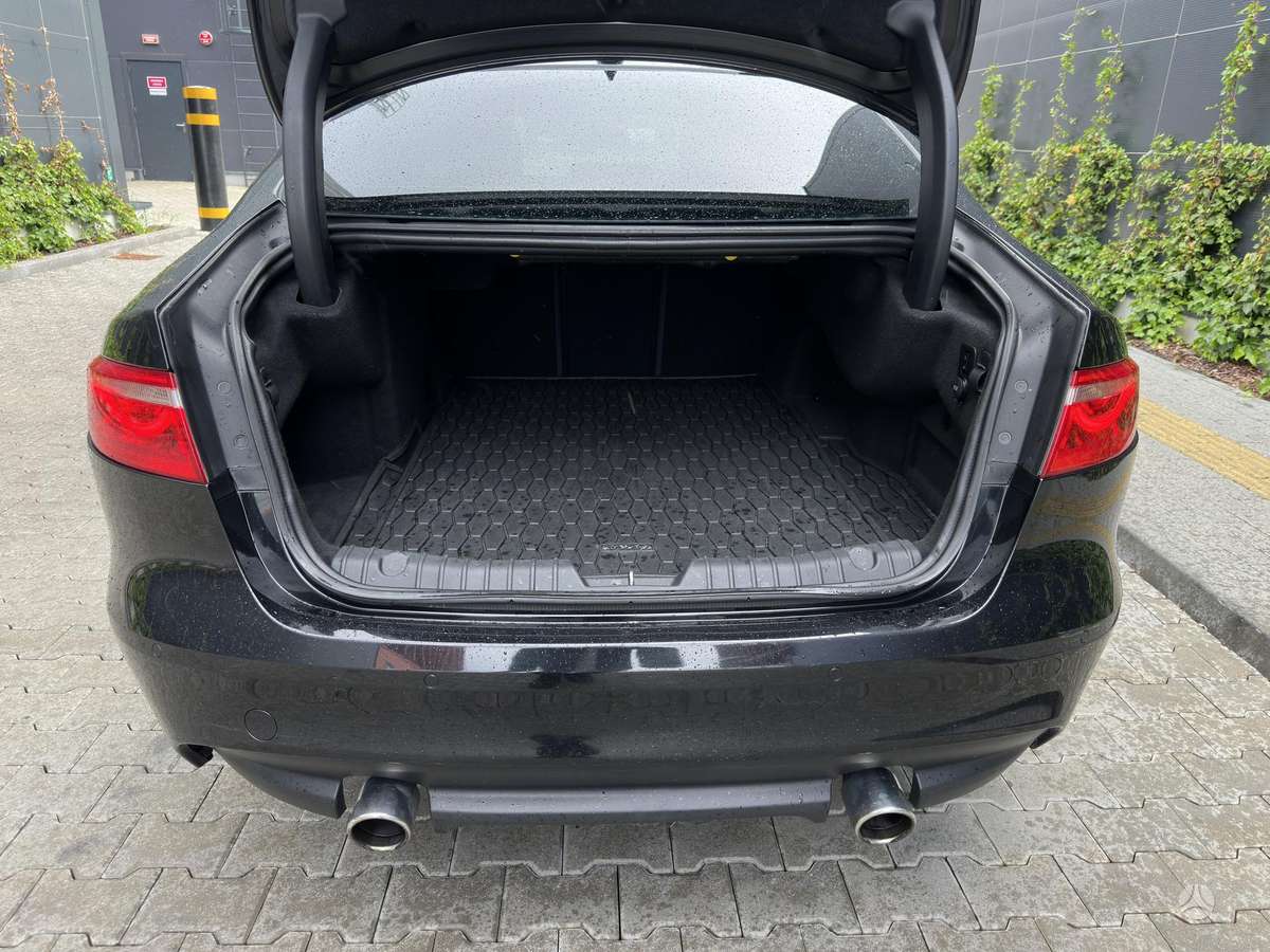 Jaguar XF, 3.0 l., Седан