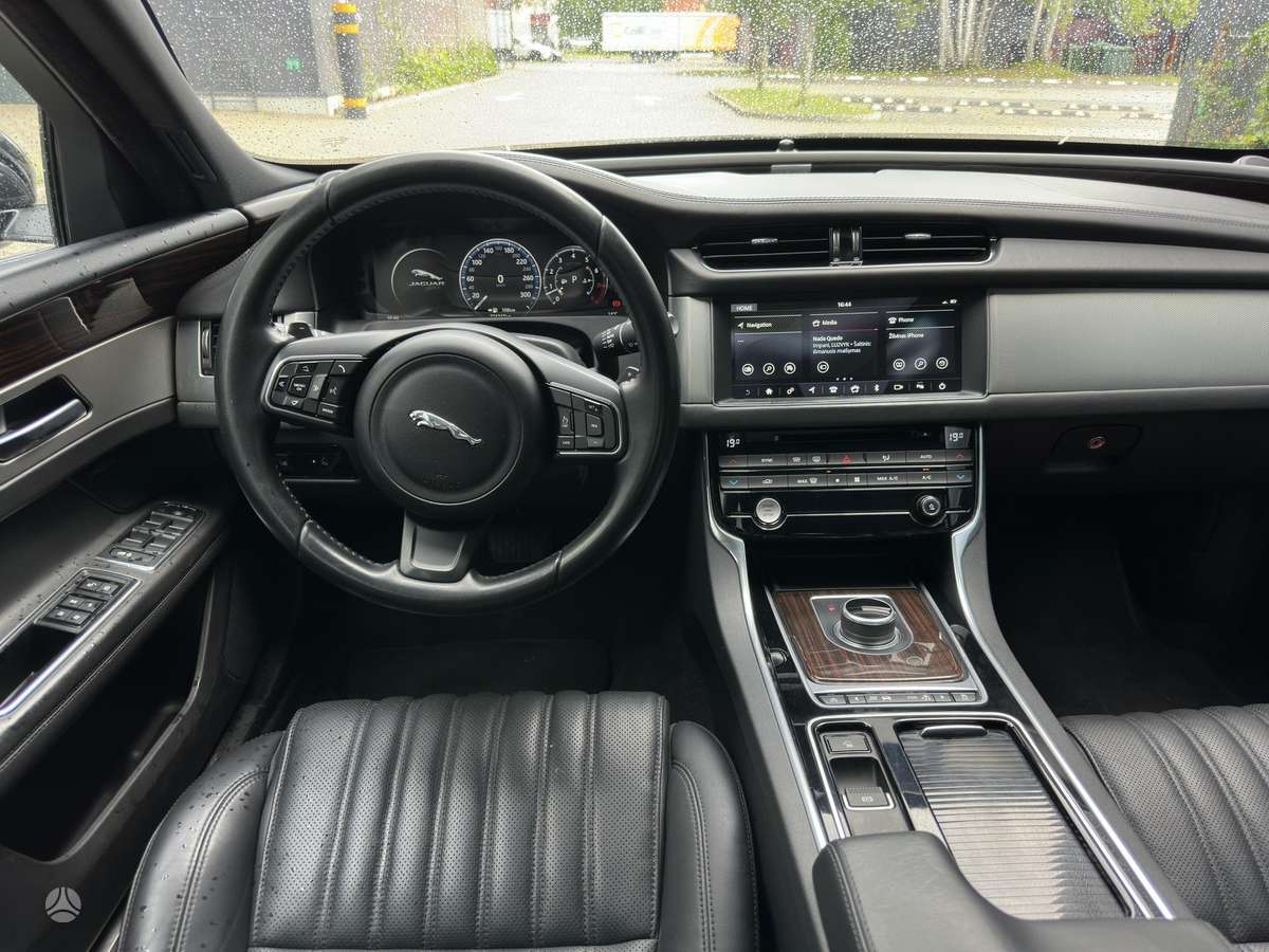 Jaguar XF, 3.0 l., Седан