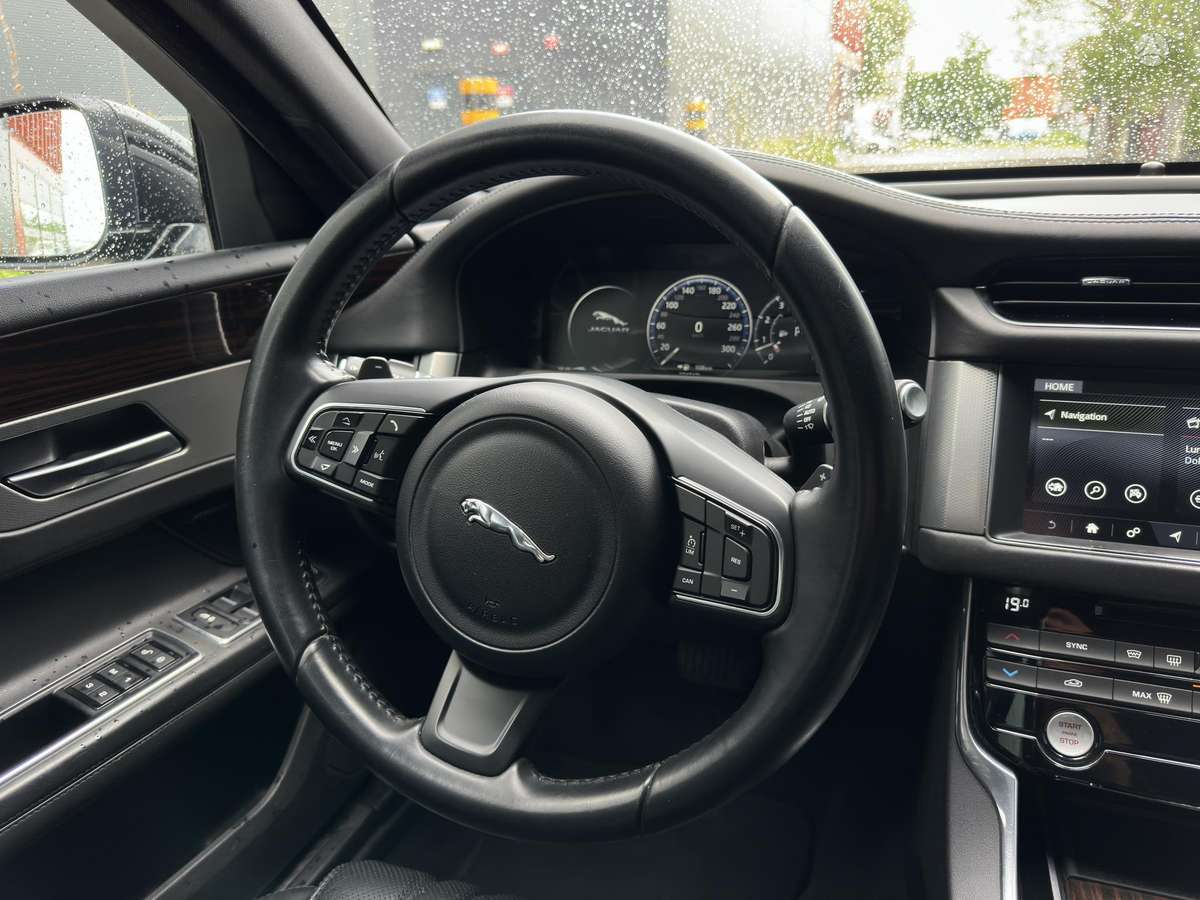 Jaguar XF, 3.0 l., Седан
