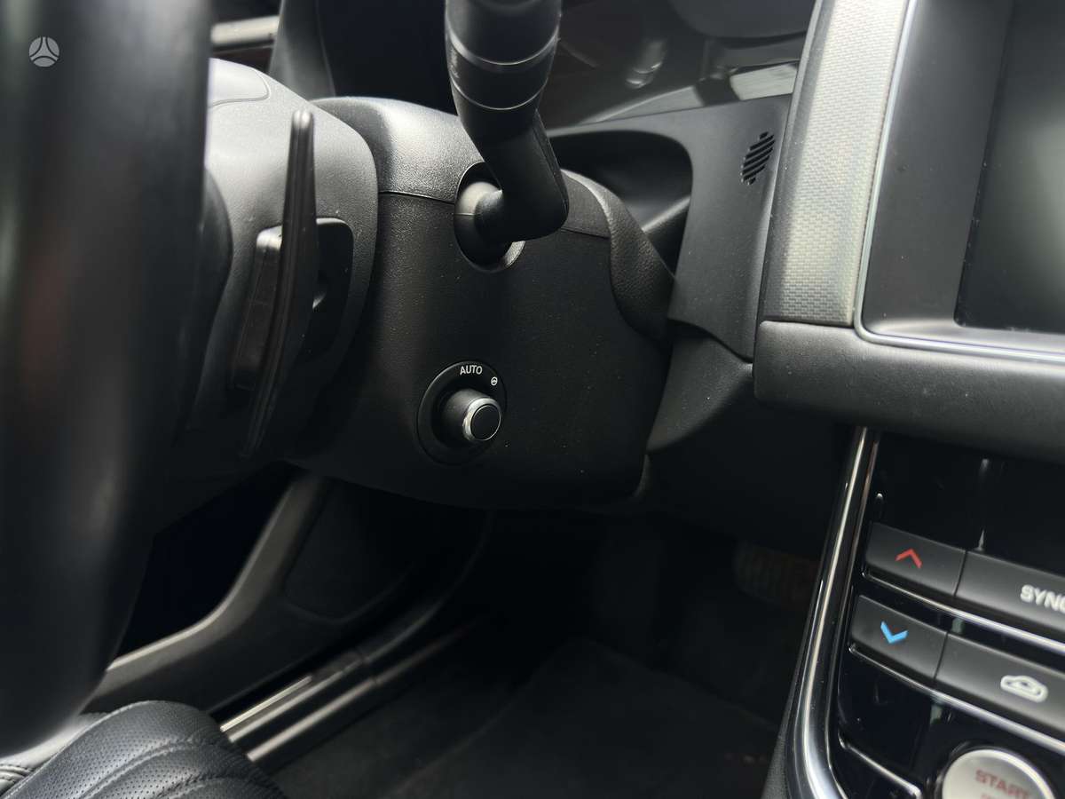 Jaguar XF, 3.0 l., Седан