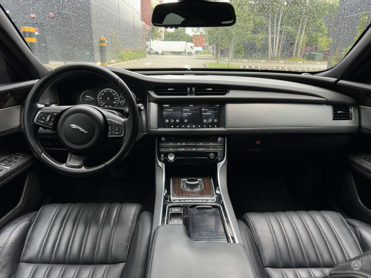 Jaguar XF, 3.0 l., Седан