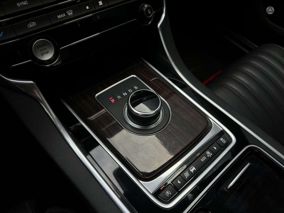 Jaguar XF, 3.0 l., Седан