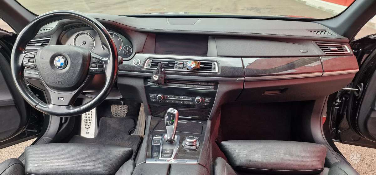 BMW 740, 3.0 l., Седан
