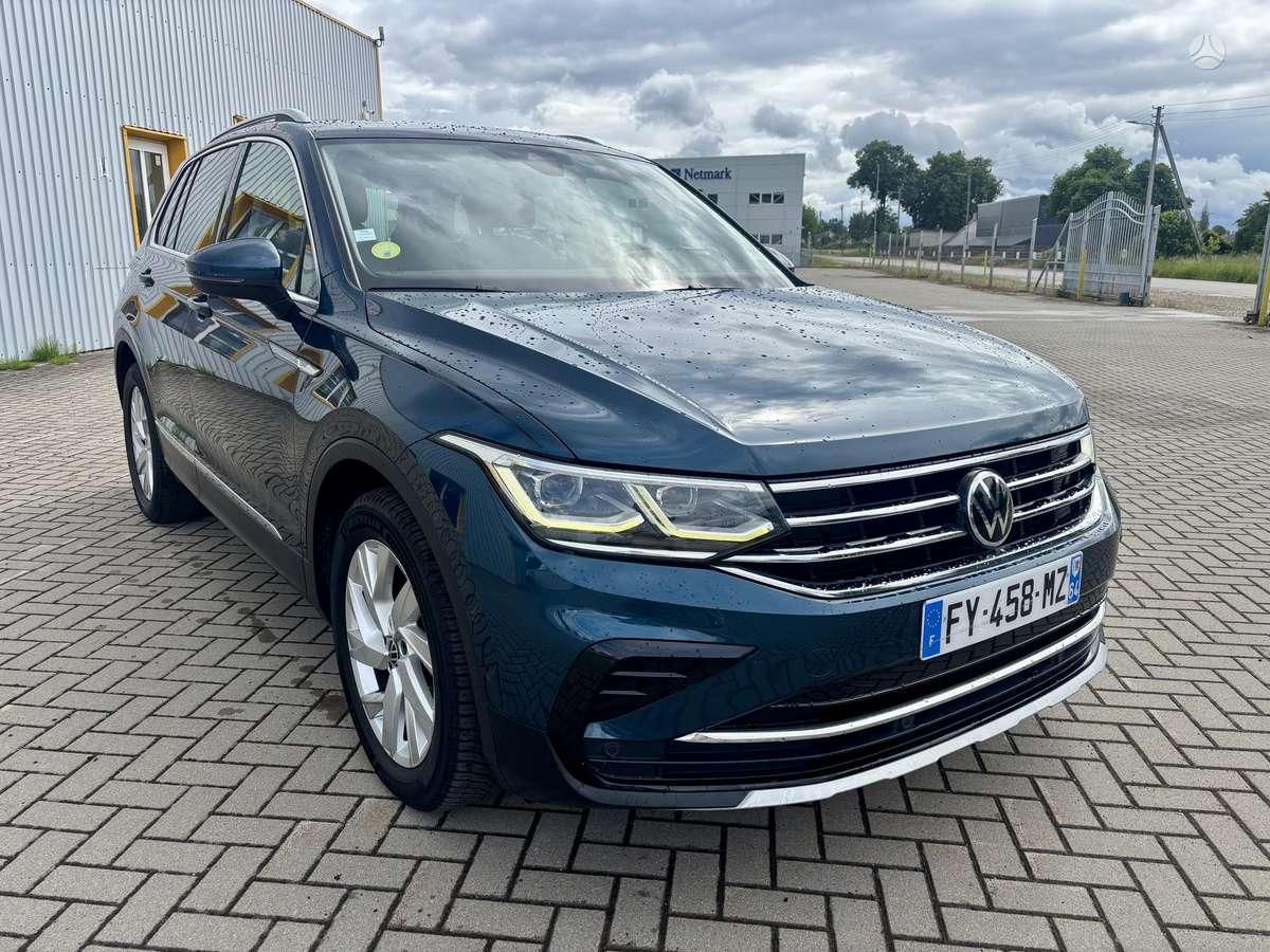 Volkswagen Tiguan - 1