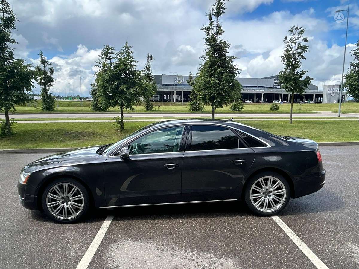 Audi A8, 4.2 l., Седан