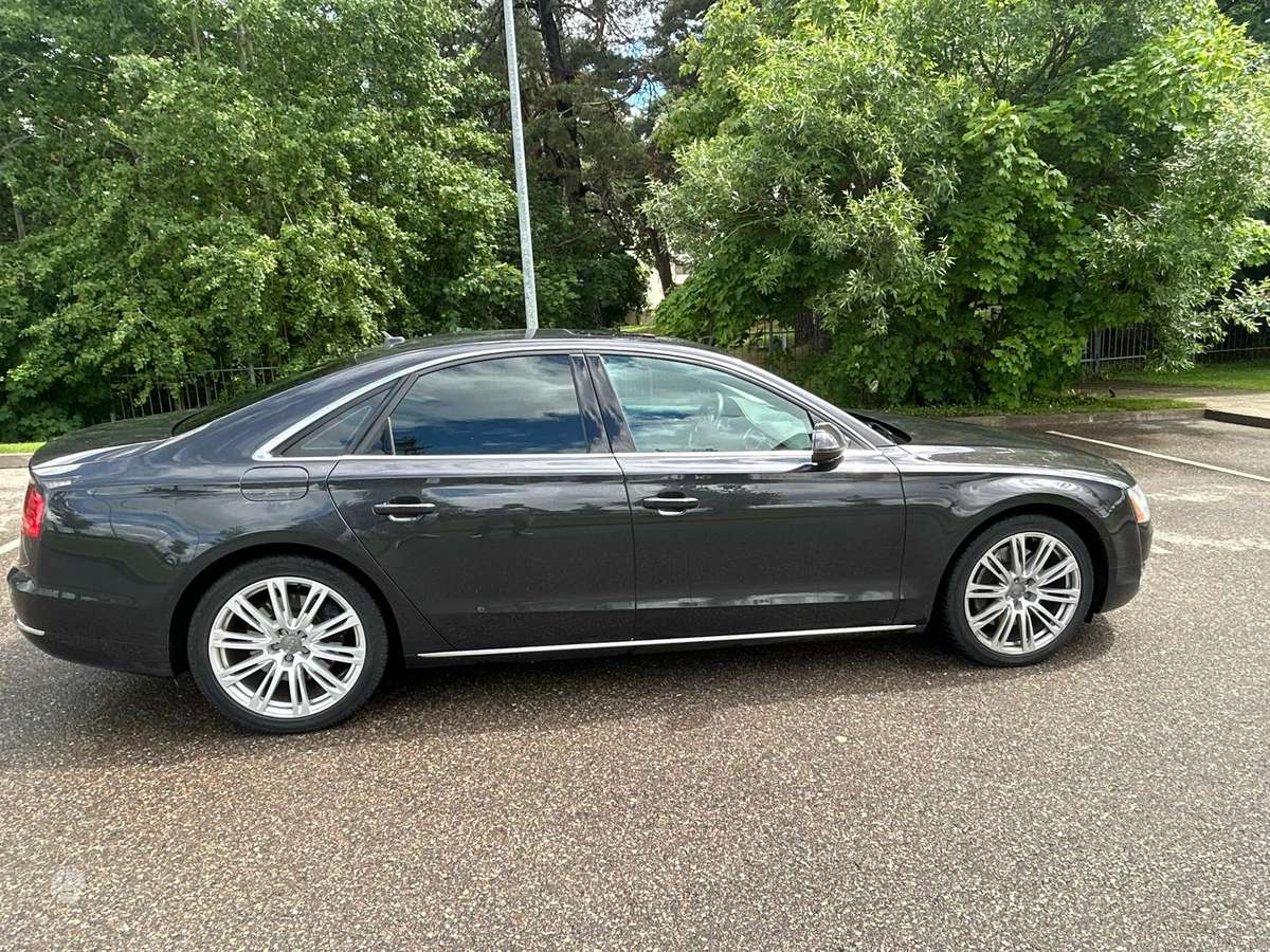 Audi A8, 4.2 l., Седан